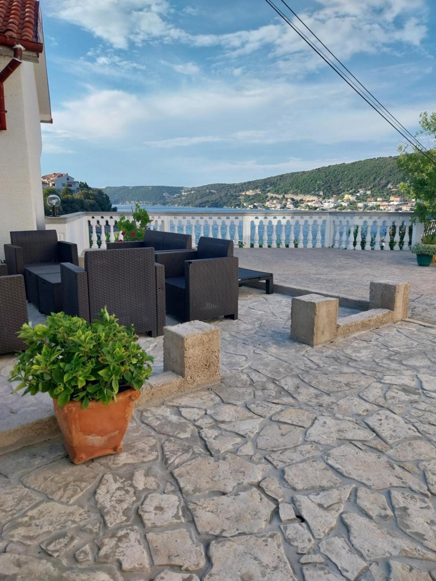 Ljubica Apartments And Rooms Supetarska Draga Exterior foto