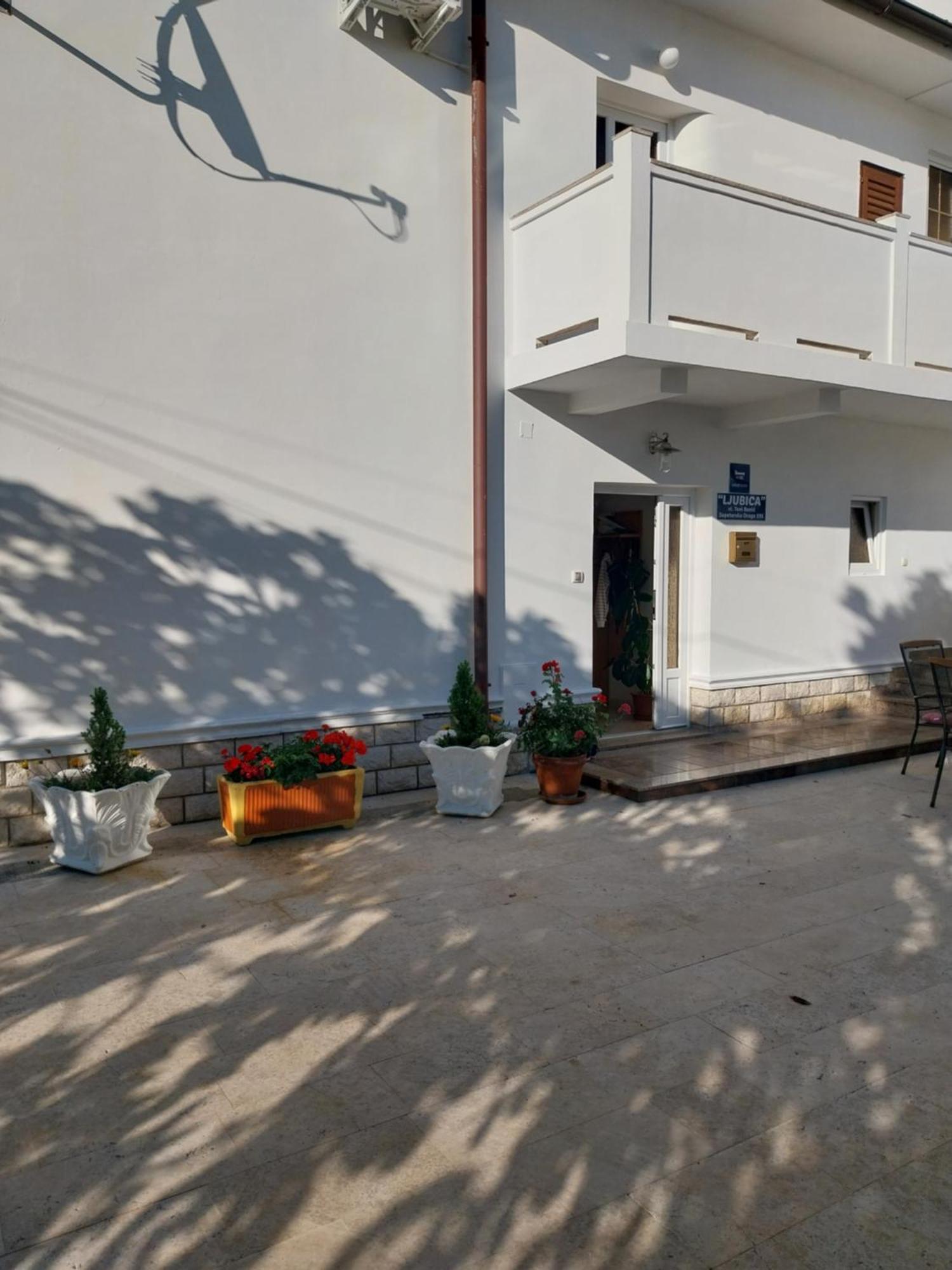 Ljubica Apartments And Rooms Supetarska Draga Exterior foto