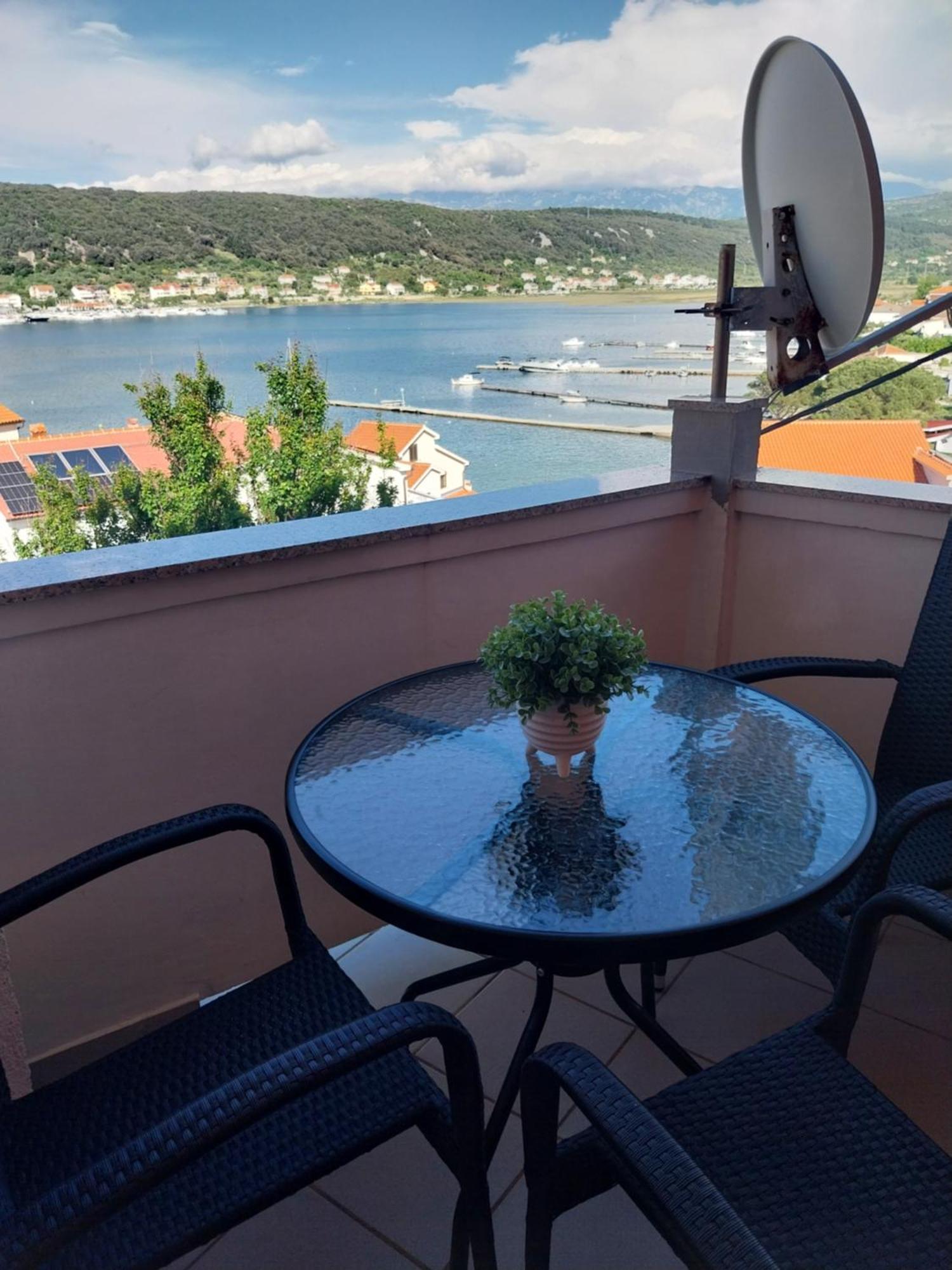 Ljubica Apartments And Rooms Supetarska Draga Exterior foto